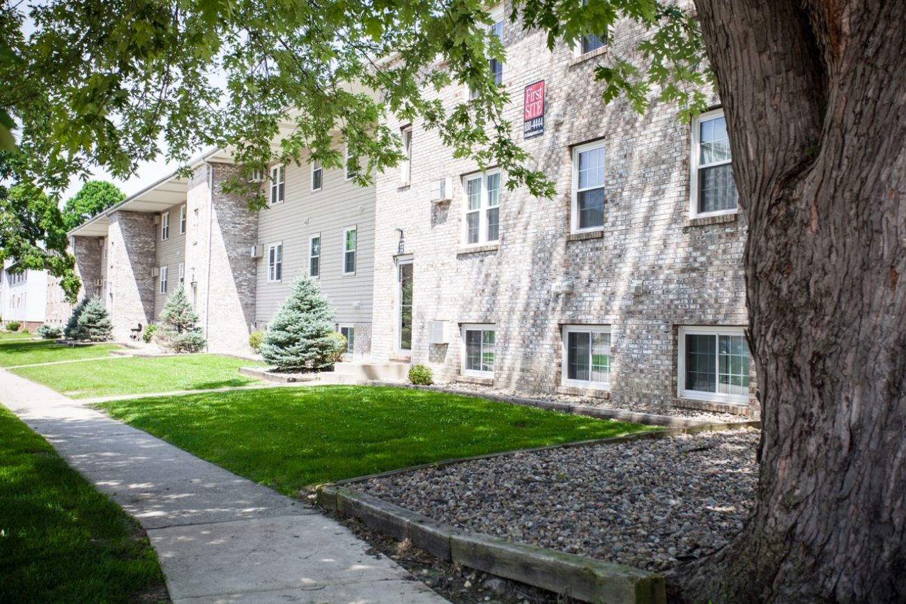104 W. Cherry St 
