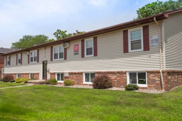 114 W Willow