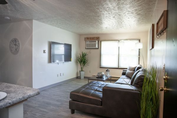 114 W Willow