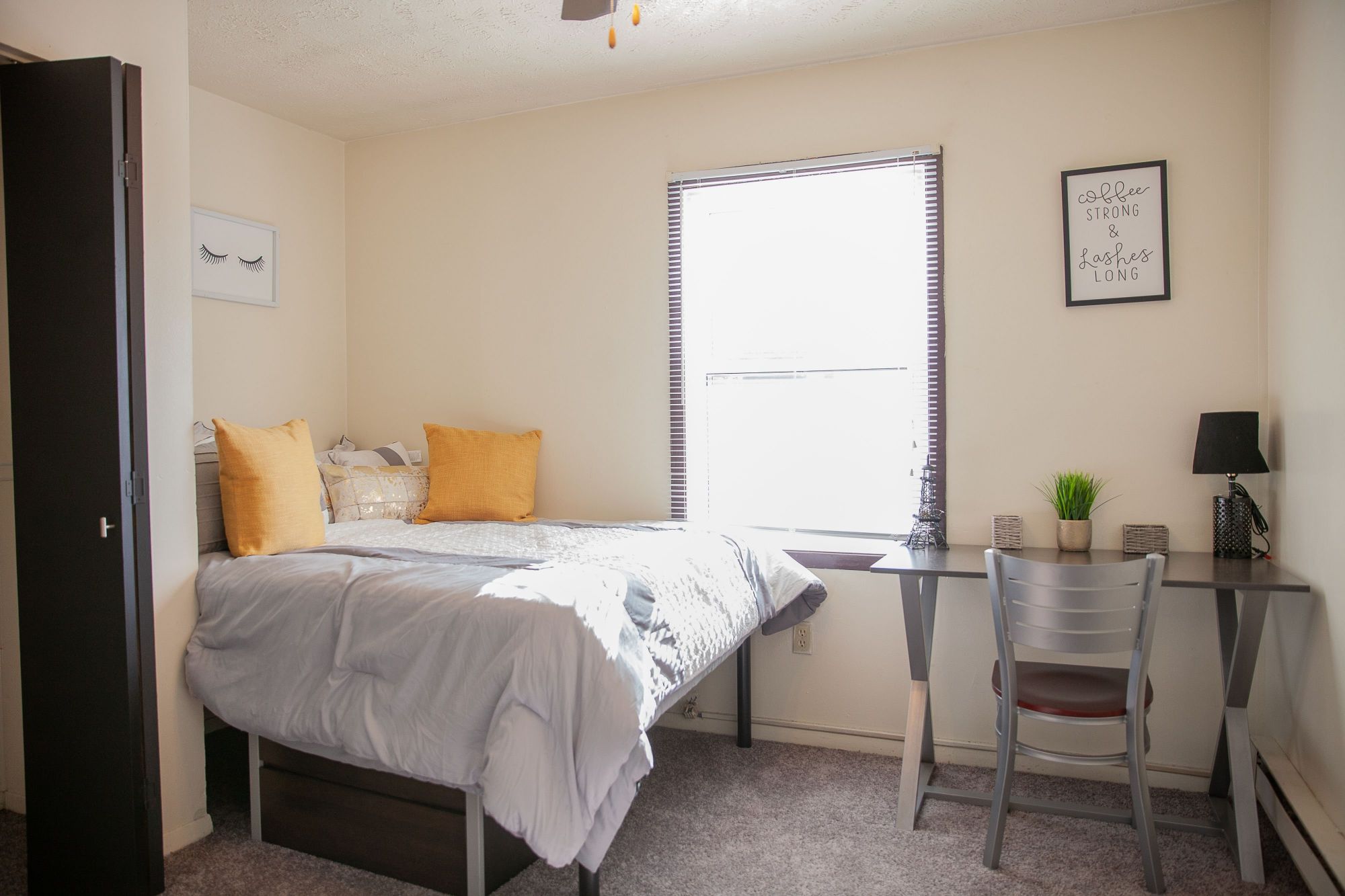 114 W Willow