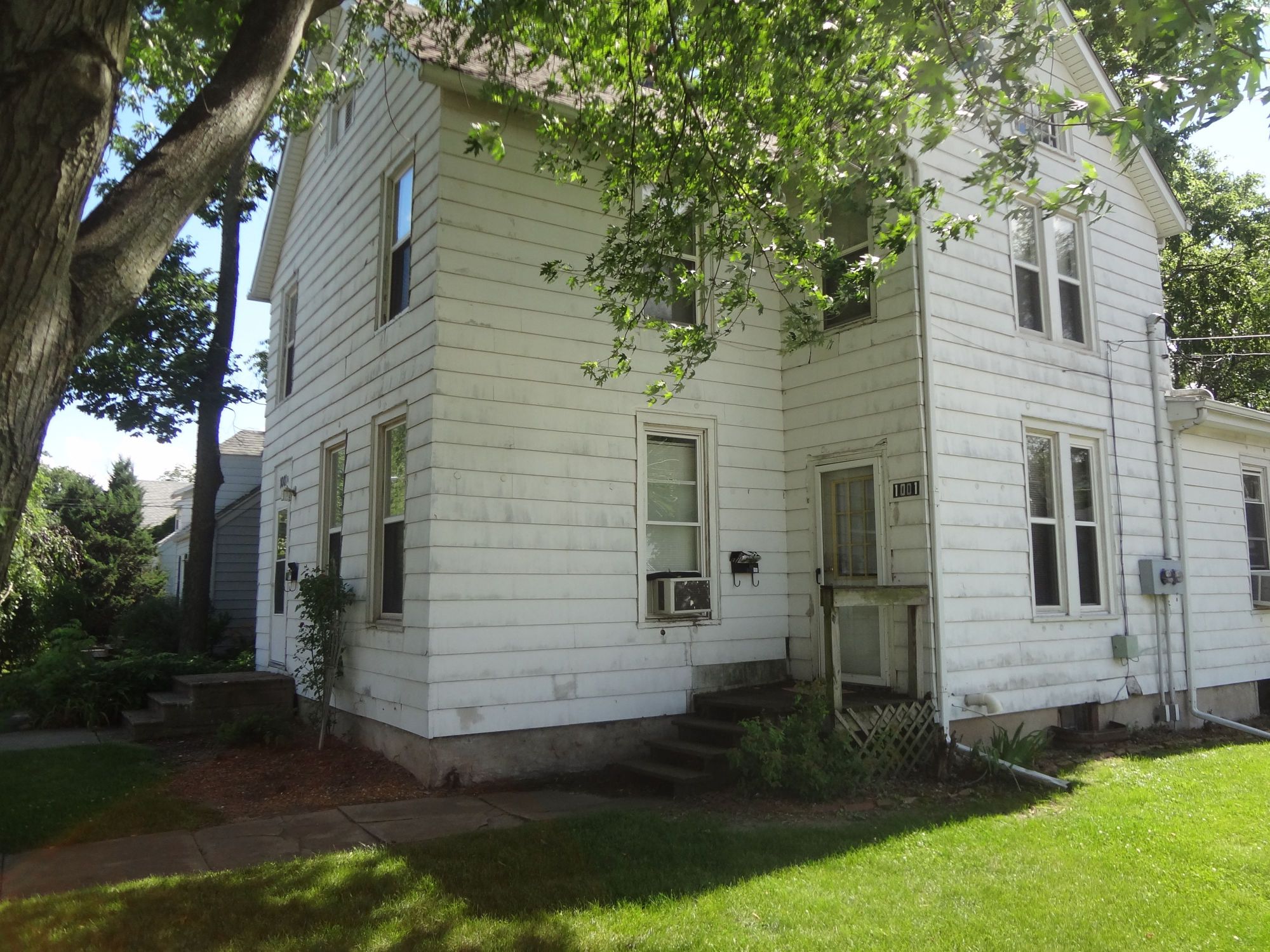 1001 1/2 University St.