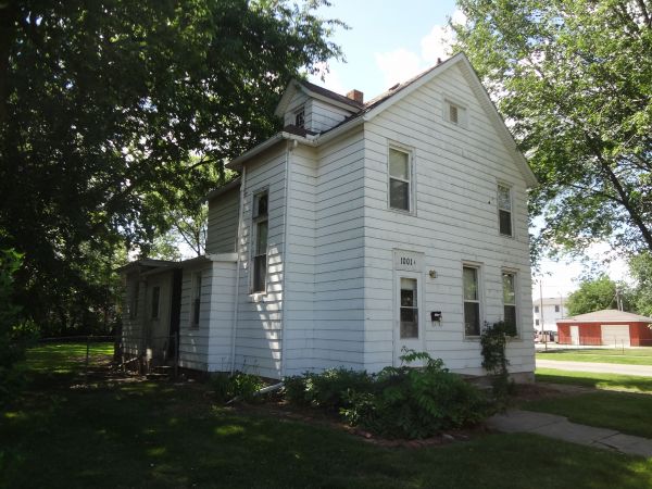 1001 1/2 University St.