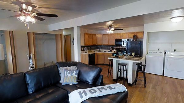 609 Hester