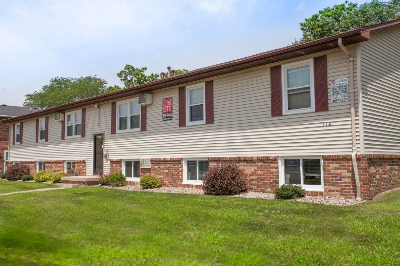 114 W Willow