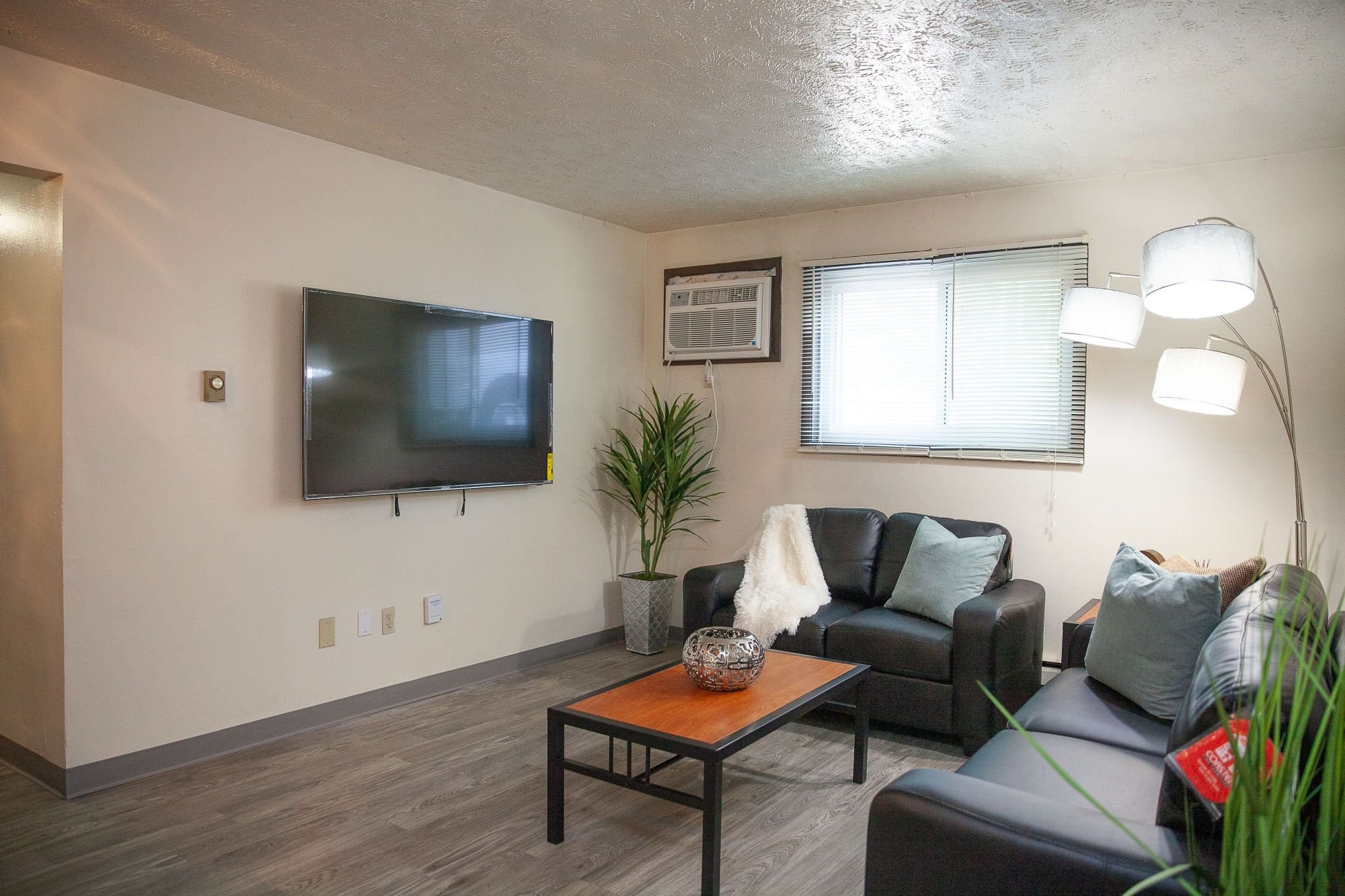 114 W Willow