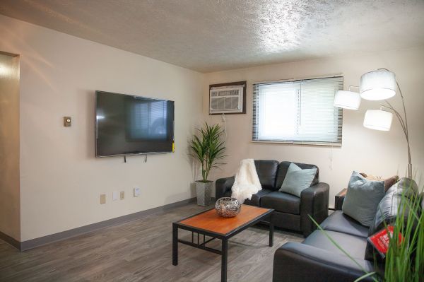 114 W Willow