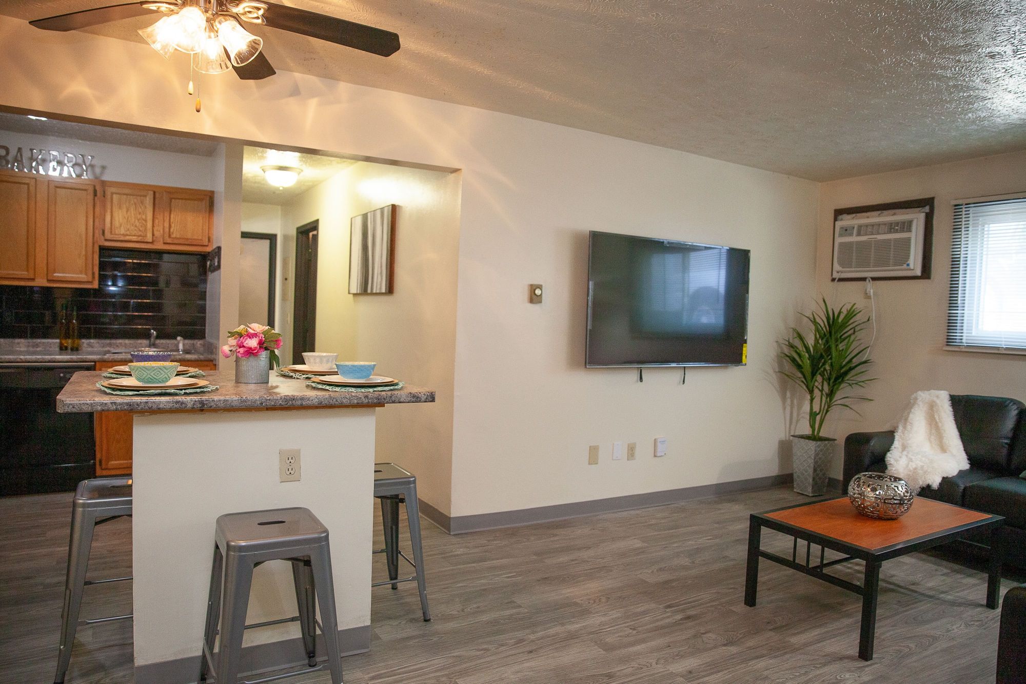 114 W Willow
