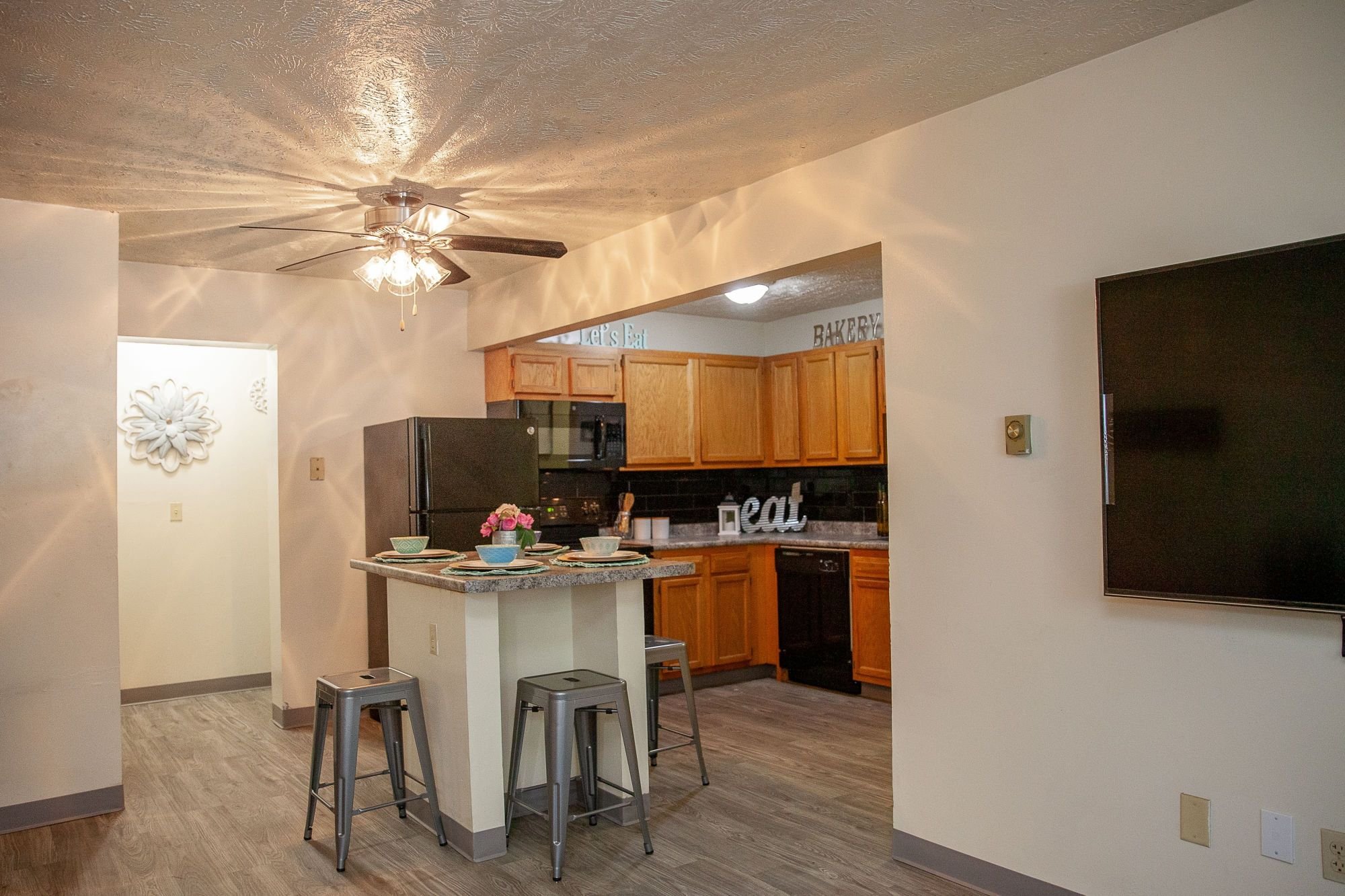 114 W Willow