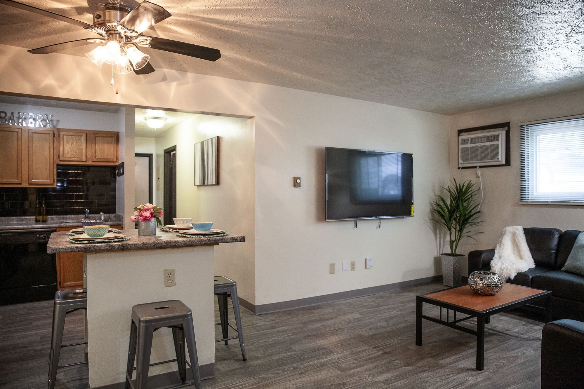 114 W Willow
