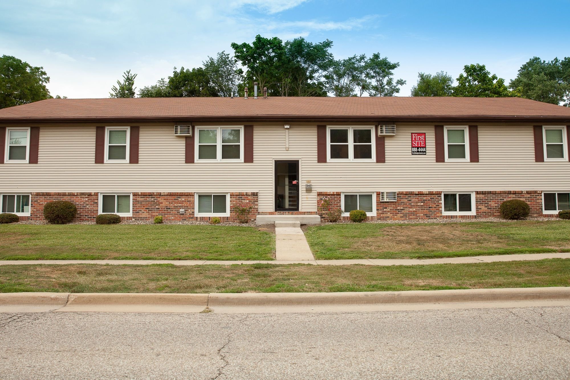 114 W Willow