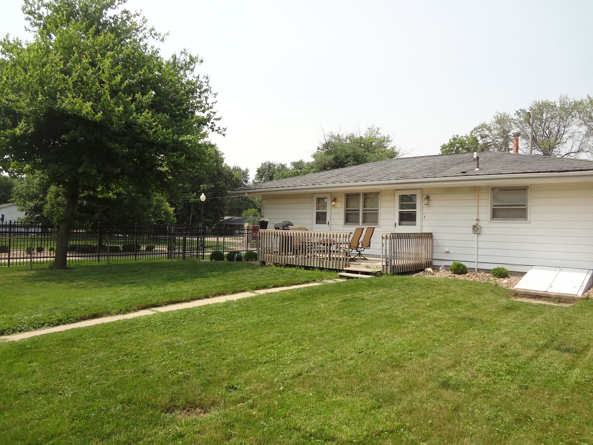 1219 Hovey Ave