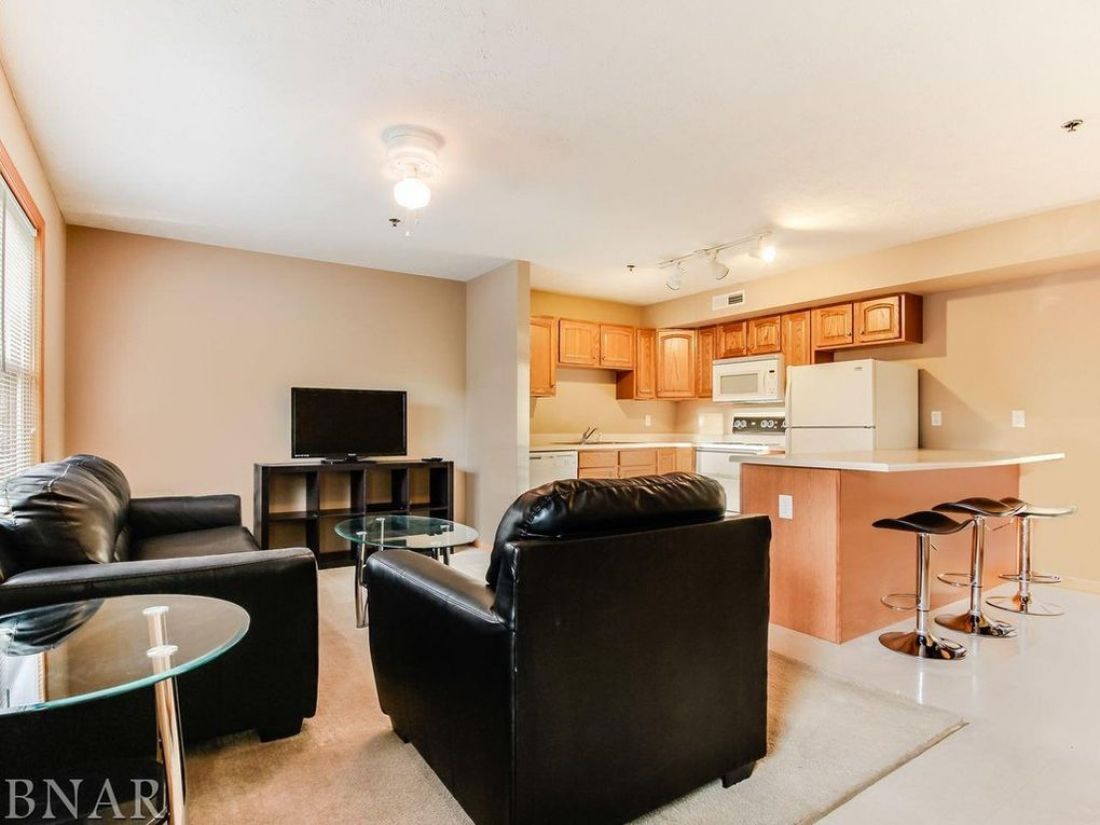 910 Kingsley Ct (Suite)