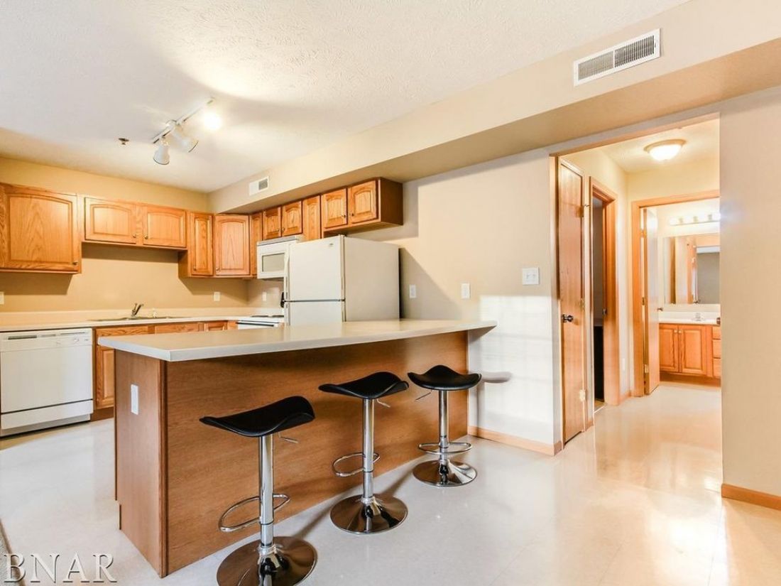 910 Kingsley Ct (Suite)
