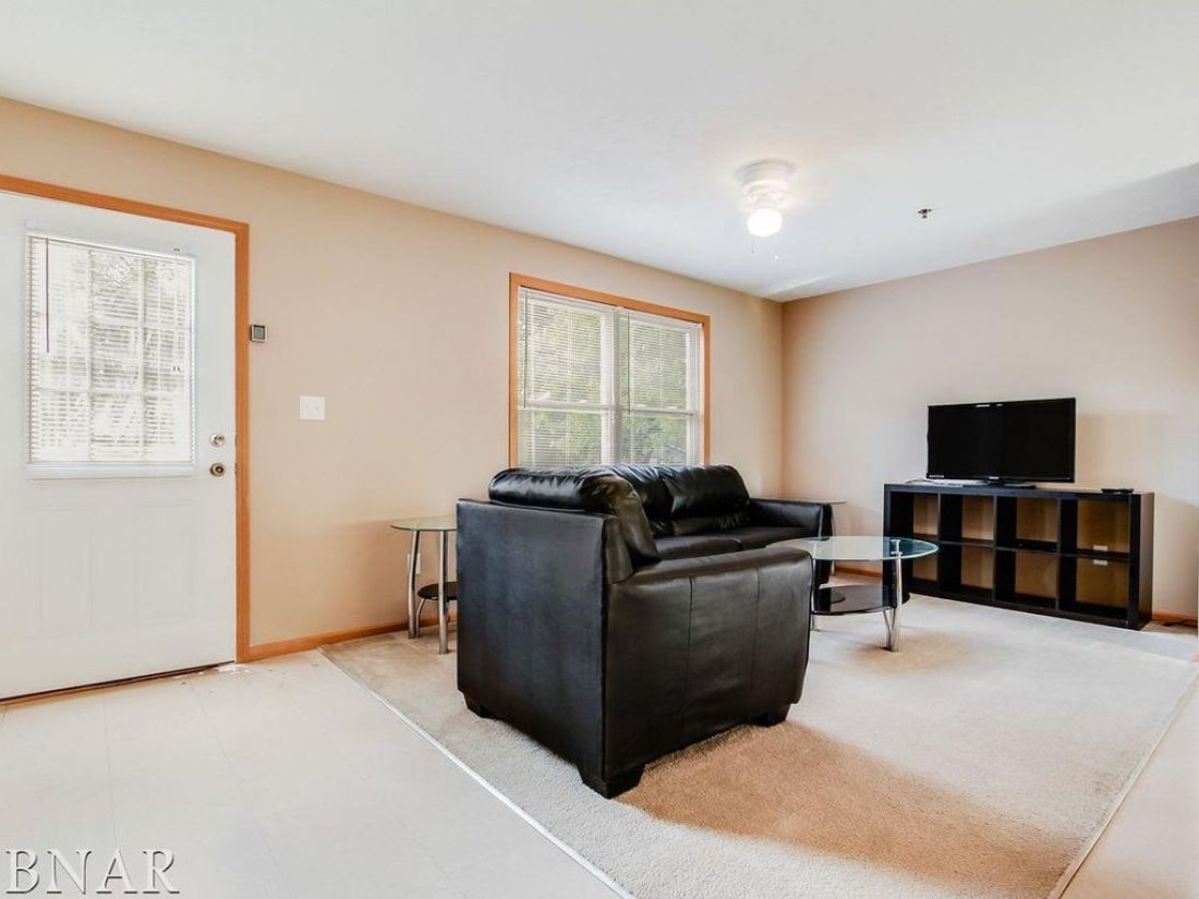 910 Kingsley Ct (Suite)