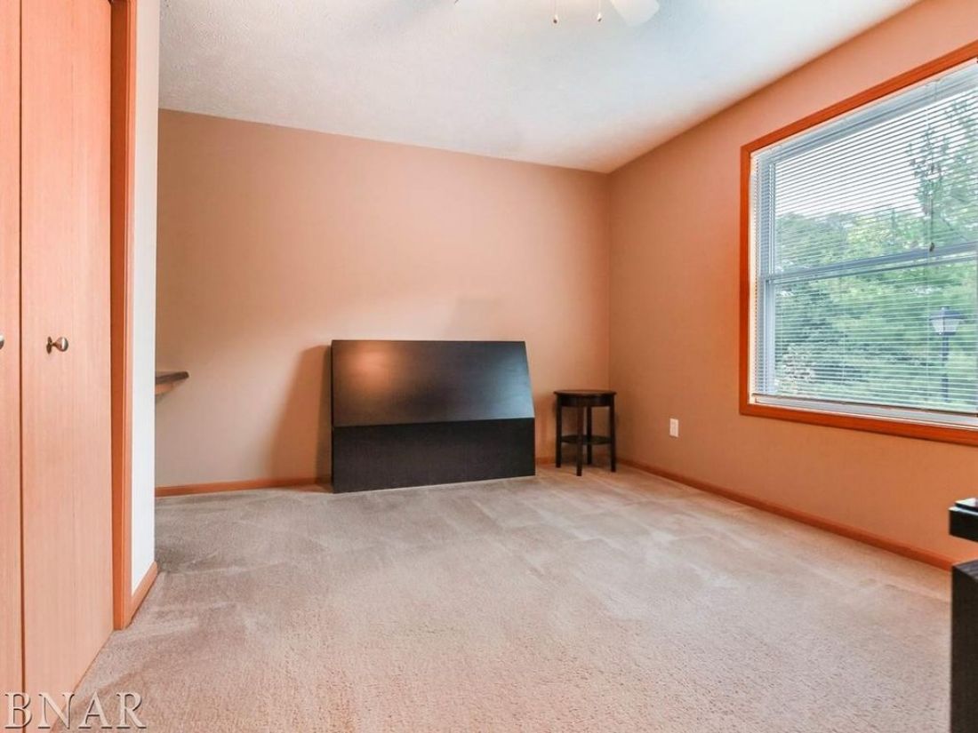 910 Kingsley Ct (Suite)