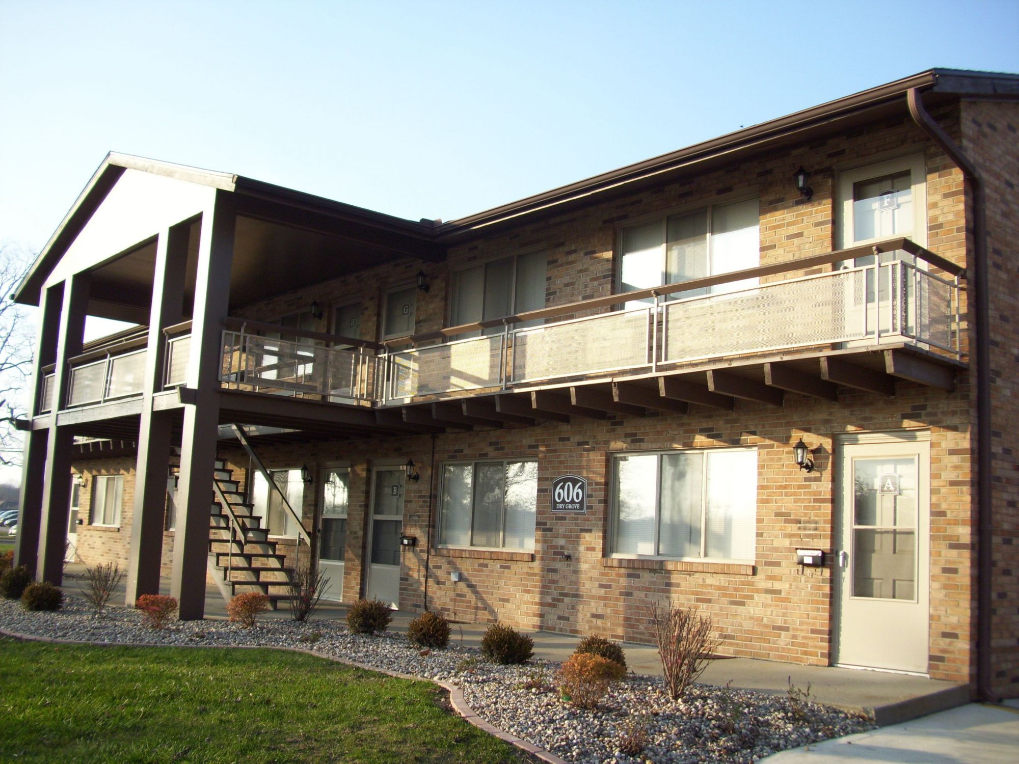 606 Dry Grove
