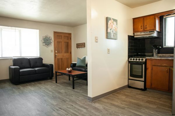 606 Dry Grove