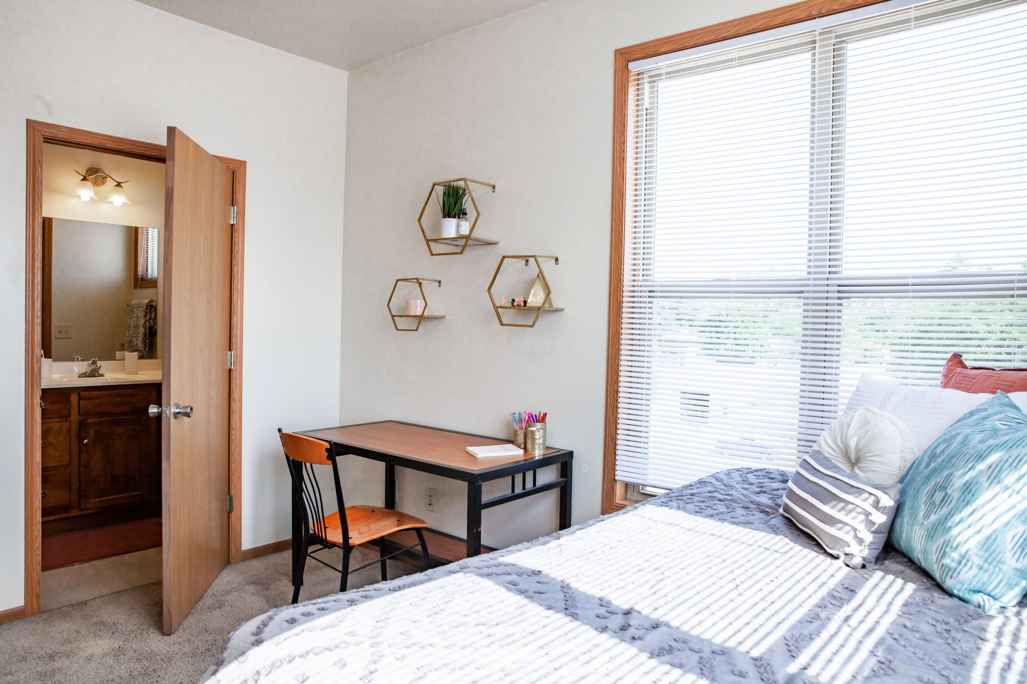 138 Beaufort St. (Uptown Lofts)