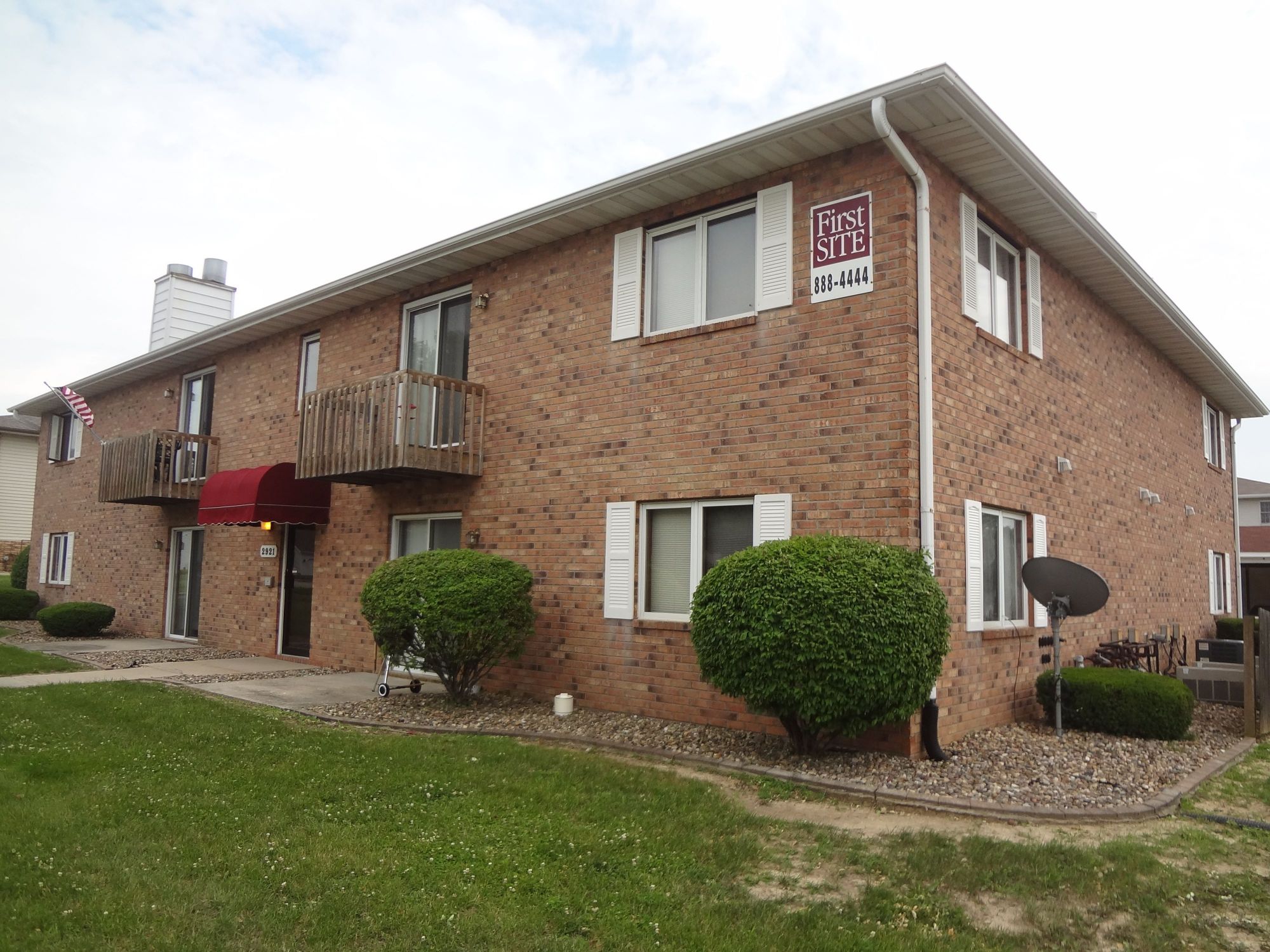 2921 Lisa Dr