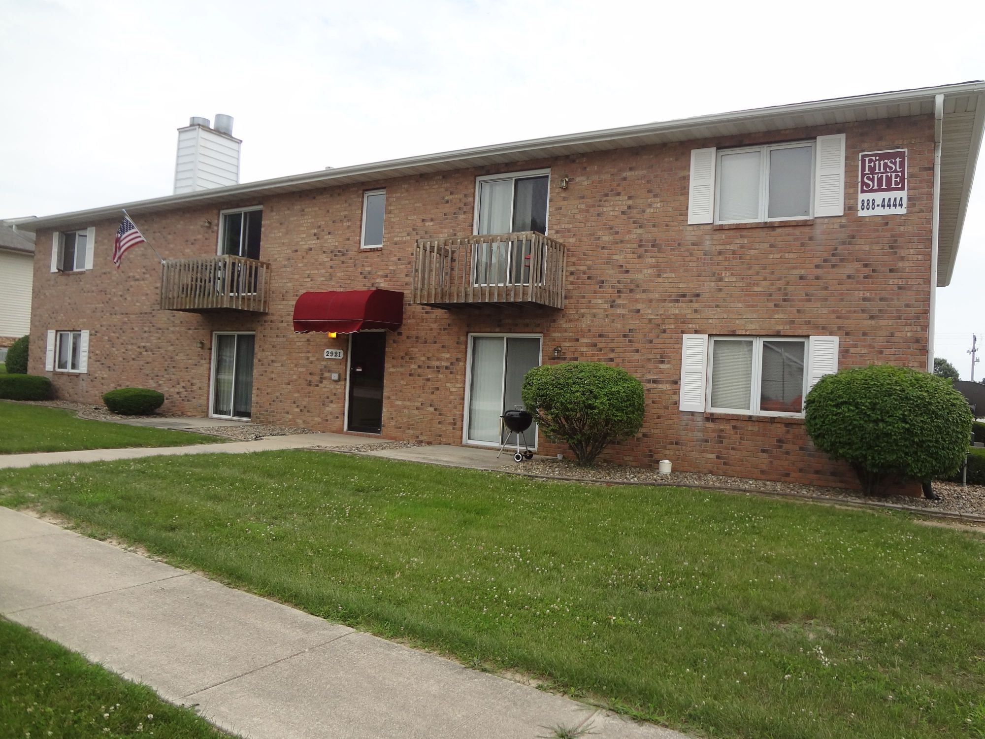2921 Lisa Dr