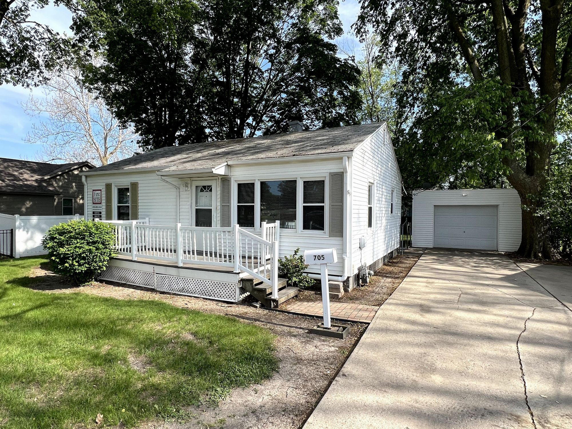 705 Hale