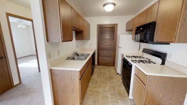 2921 Lisa Dr