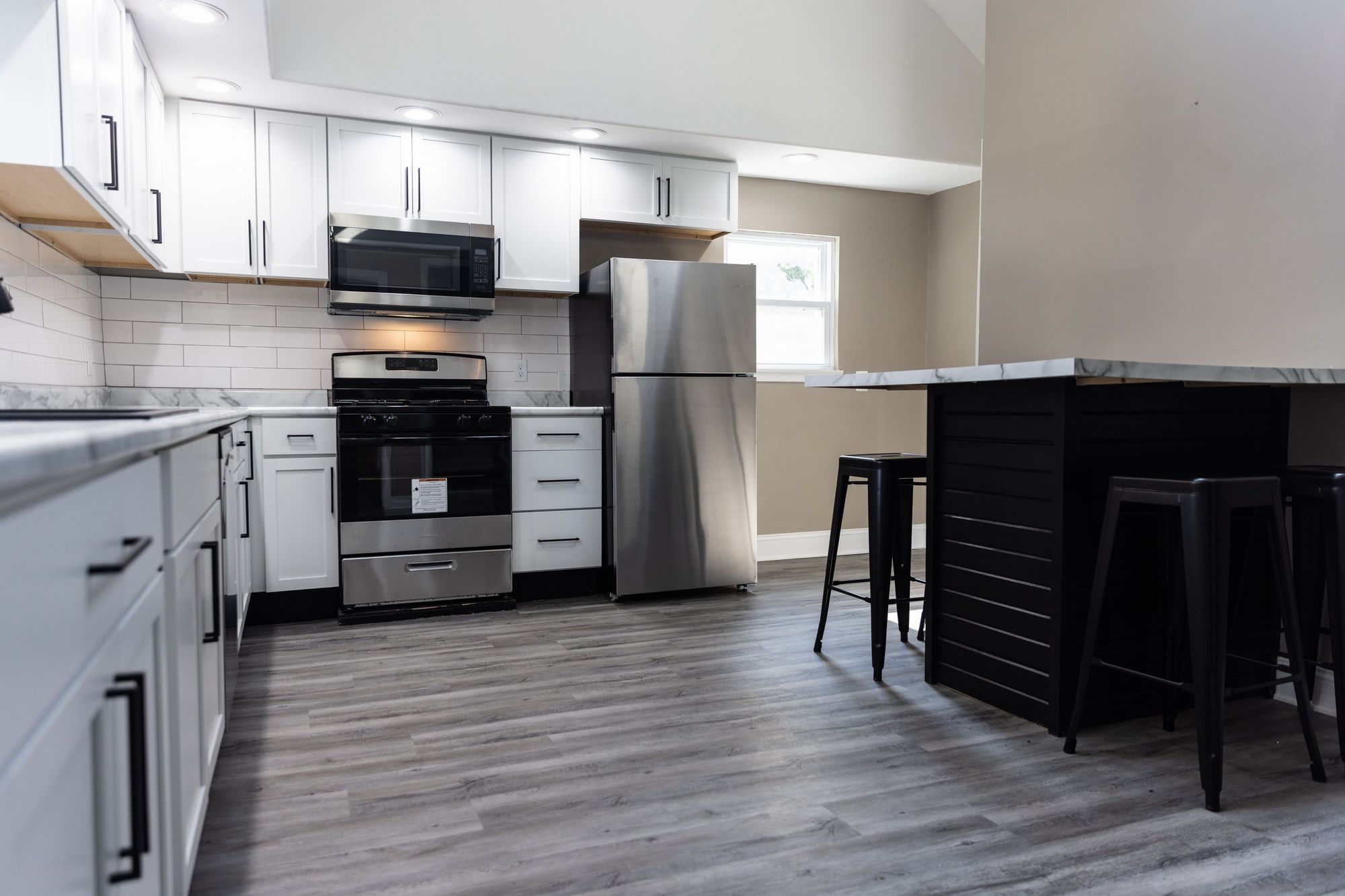 505 N School St