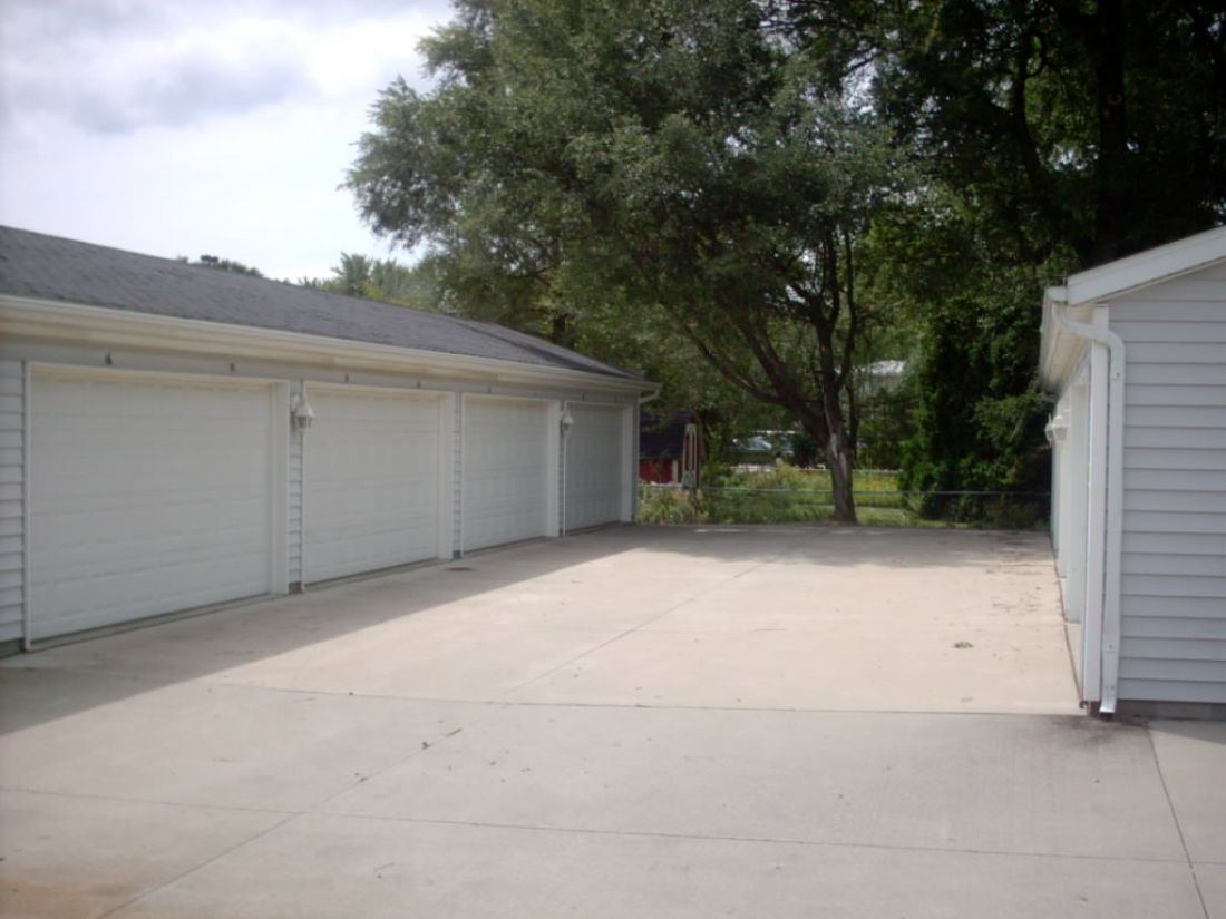 6 Ross Dr.(Ross Manor)