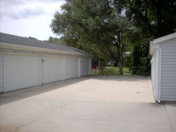 6 Ross Dr.(Ross Manor)